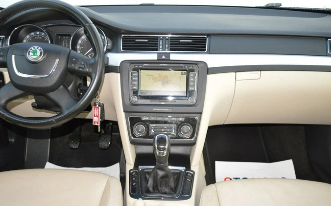 Skoda Superb cena 31000 przebieg: 226000, rok produkcji 2011 z Hrubieszów małe 781